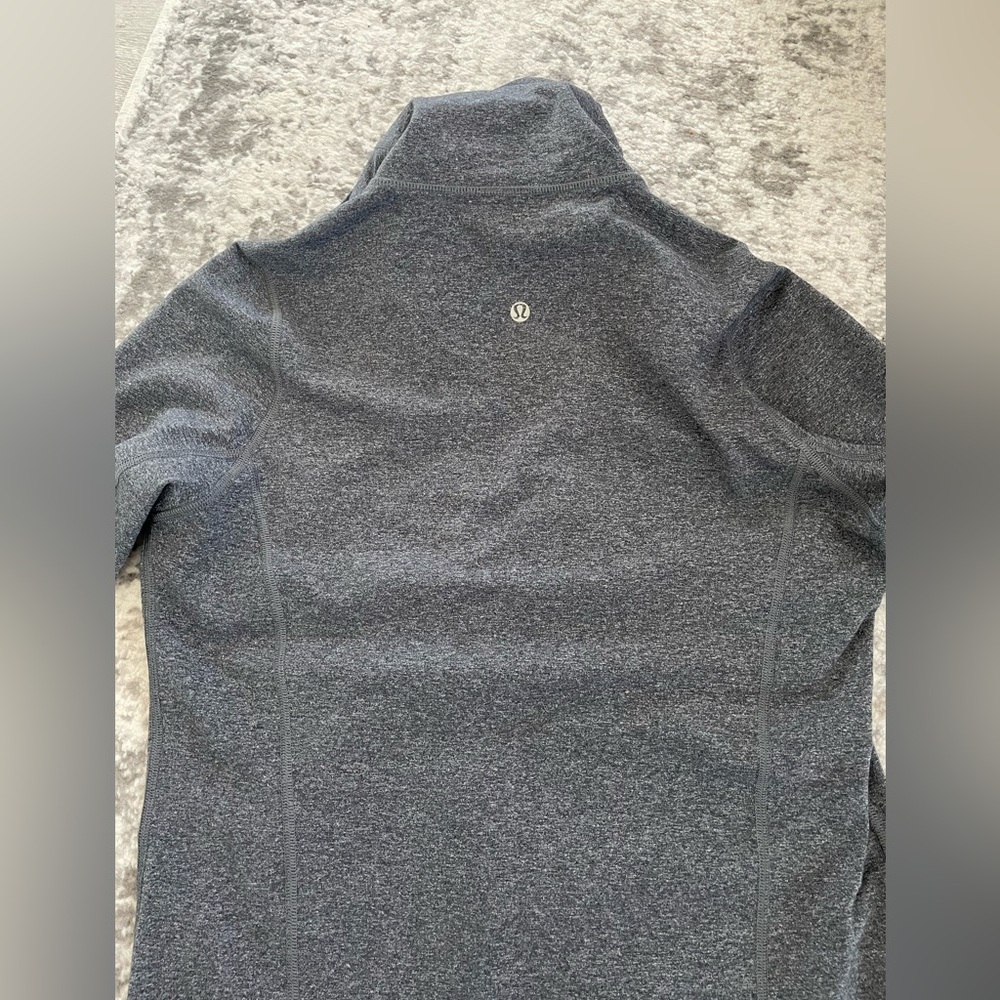 Lululemon In Stride jacket. Sz 8. - Picture 7 of 10